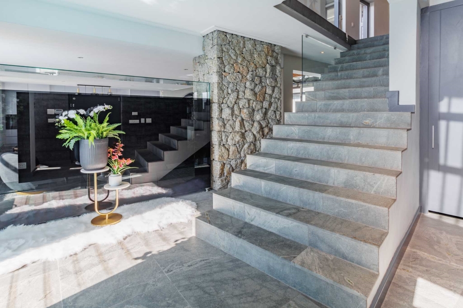 4 Bedroom Property for Sale in Green Point Western Cape